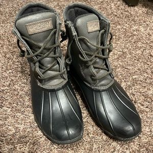 EUC SPERRY Duck Boots size 9. Silver metalic